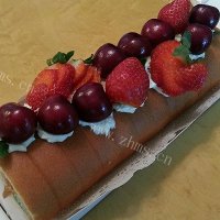 樱桃草莓牛油果蛋糕卷