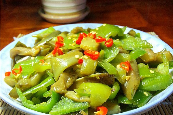 美容抗衰老：青椒茄子
