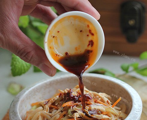 鸡丝莴笋凉拌面