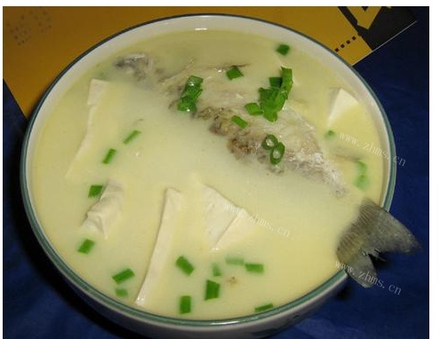 美味的麻辣鲫鱼豆腐汤