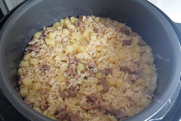 肉肉焖饭