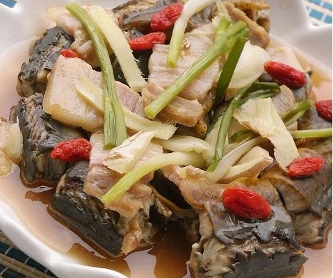 咸肉煮黄鳝