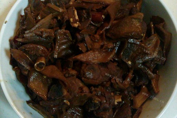 笋干焖鸭腿