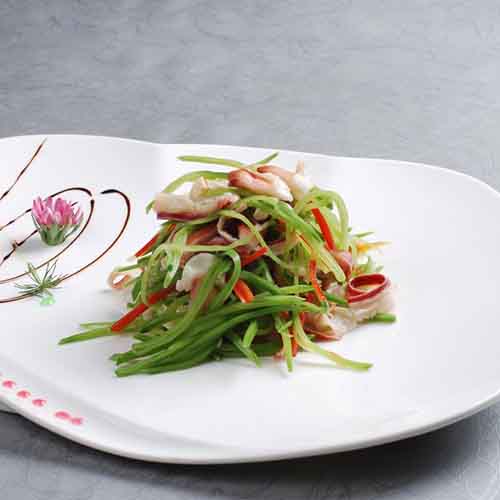 常吃不腻的芹菜炒肉