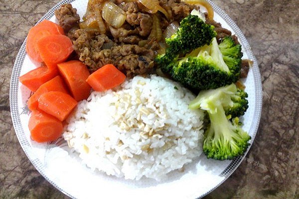 鲜蔬日式牛肉饭