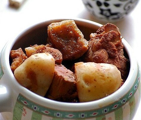 铁锅小土豆炖排骨