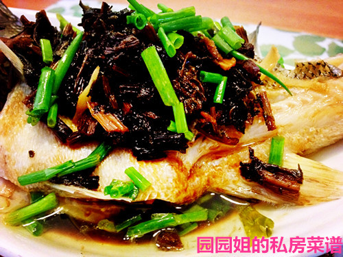 舌尖还原-梅干菜蒸鲈鱼