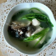 家庭版芫茜(又名香菜)豆腐鱼头汤