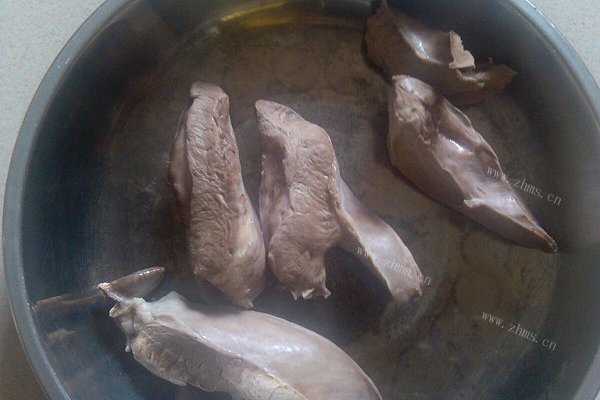 圆肉煲猪心汤