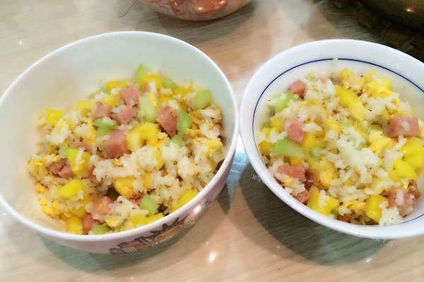 美味虾仁五彩菠萝饭