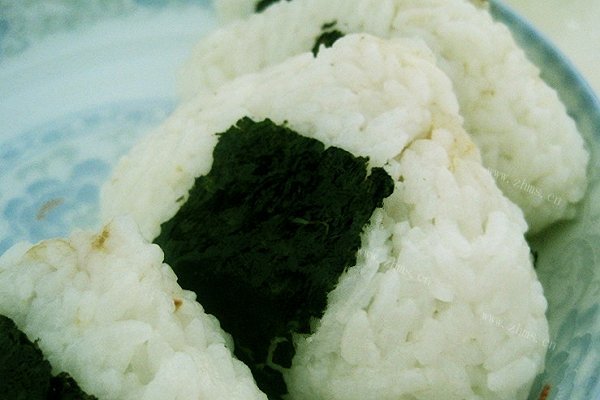 简单美味的肉松饭团