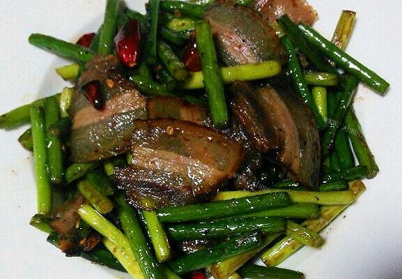 腊肉炒蒜苔