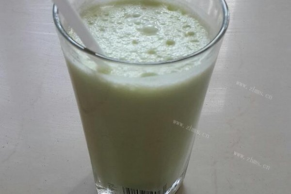 美味酸奶黄瓜汁
