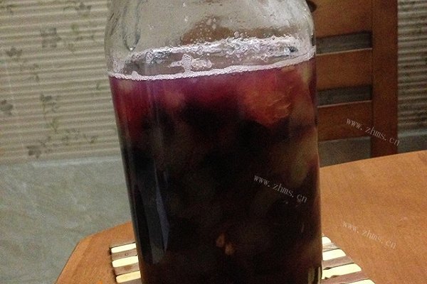 自家酿制的养颜红酒