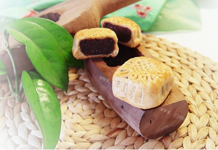传统广式豆沙月饼