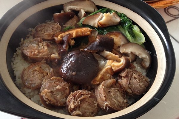 香肠青菜香菇煲仔饭