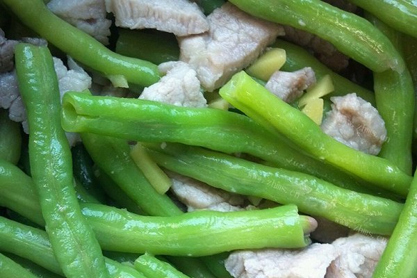 家常豆角姜丝肉片