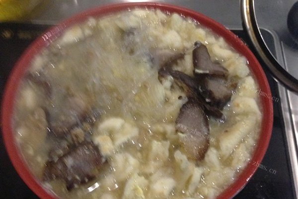 自制「简单料理」牛肉飘香的腊肉泡馍