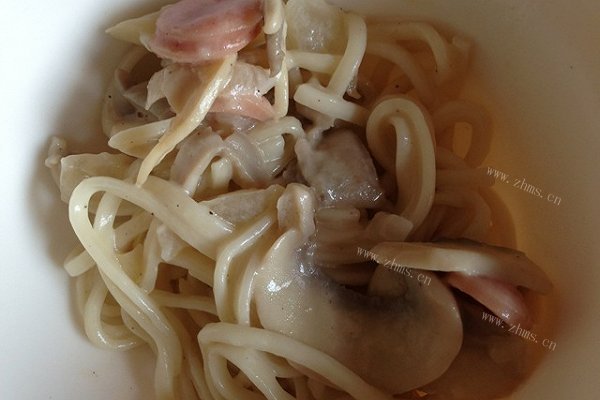 奶油蘑菇意面