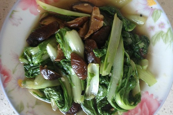 家常清炒香菇白菜