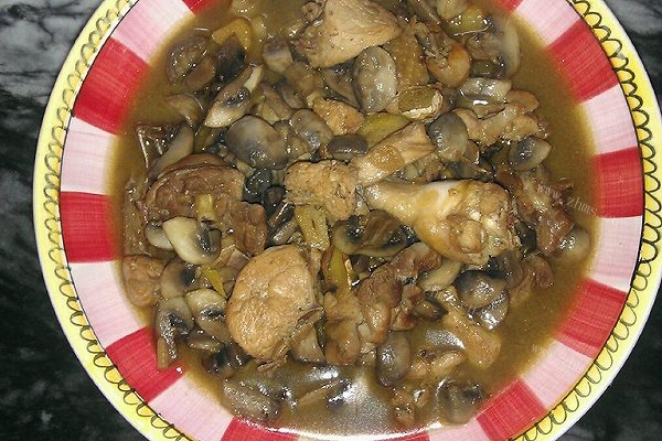 小鸡炖蘑菇