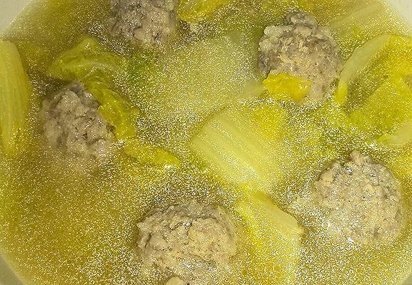 白菜汆丸子