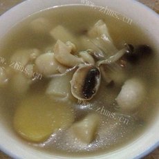 猪骨菌菇汤