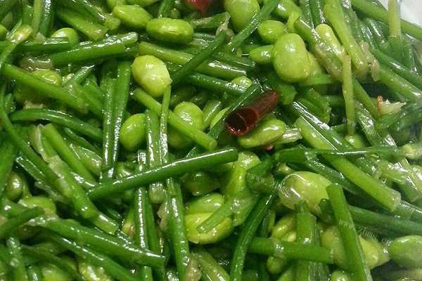 家常菜韭菜苔炒毛豆