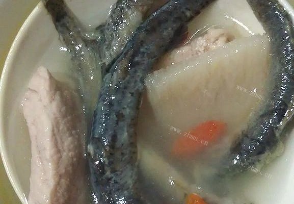 泥鳅瘦肉百合山药枸杞汤-小丽家常菜