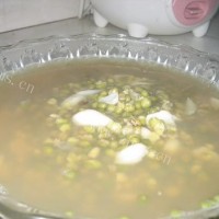 冰镇百合绿豆汤