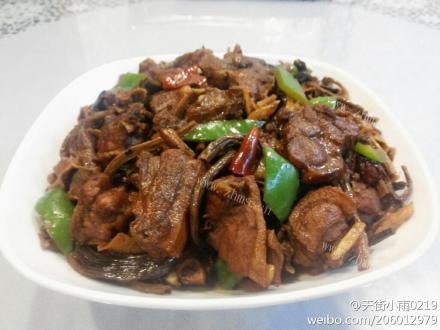 茶树菇焖鸭