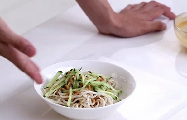 冷面的家庭做法