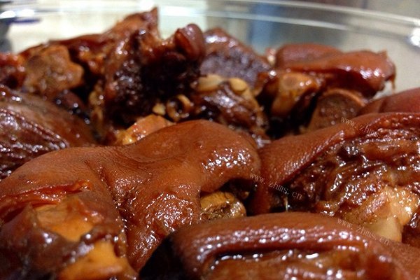 美味卤猪手、卤牛肉