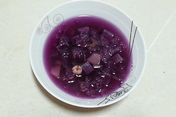 银耳紫薯雪梨百合莲子无敌养生汤