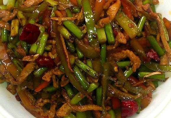 蒜苔椒丝炒肉丝