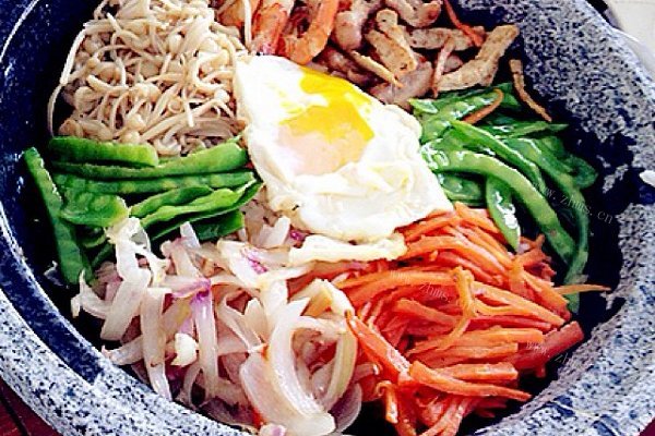 美味石锅拌饭
