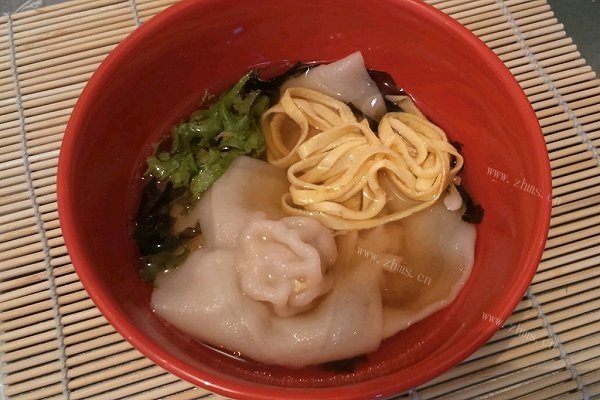 绿豆芽鲜肉馄饨