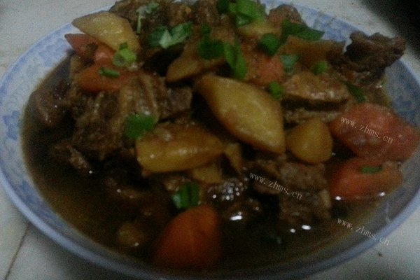 家常土豆烧牛腩