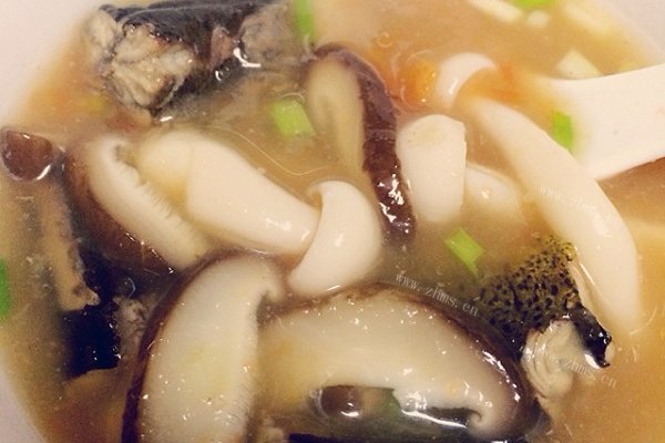 美味鳝鱼番茄菌菇养生汤