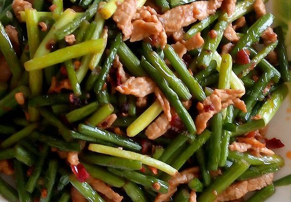 家常蒜苔炒肉
