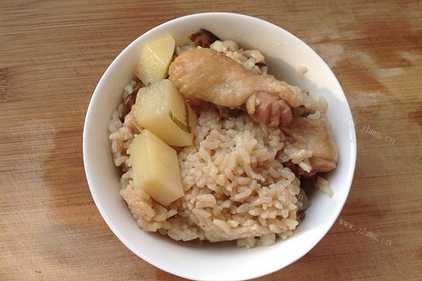 香菇鸡肉土豆焖饭
