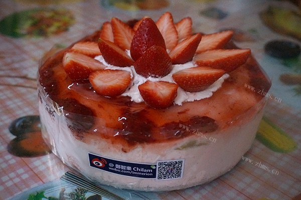 草莓慕斯蛋糕