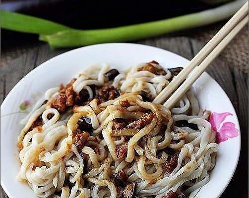 茄子炸酱面