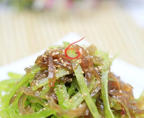 芝麻苦瓜拌海蜇丝