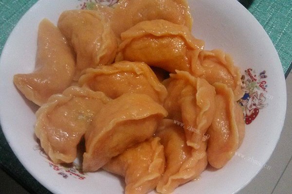 红色饺子