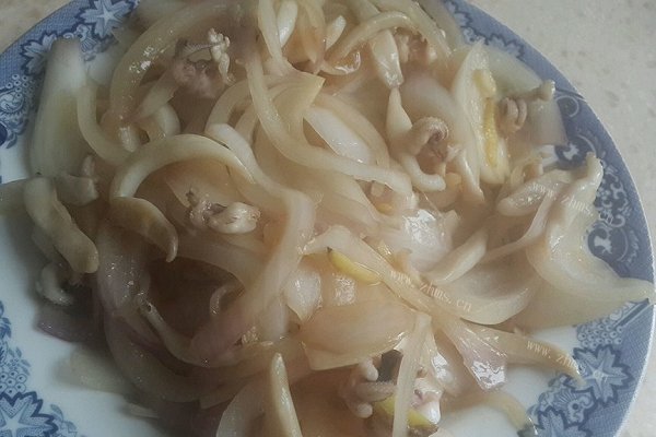 墨鱼仔炒洋葱