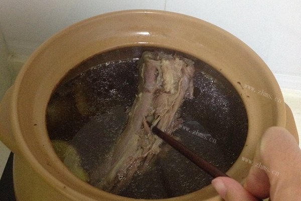 自制药膳牛尾骨汤