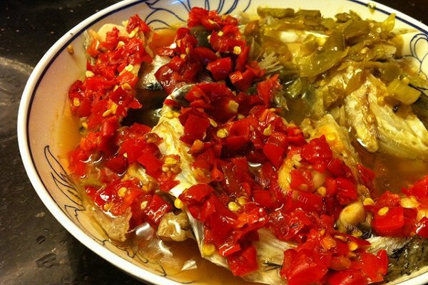 鸳鸯剁椒蒸鱼头