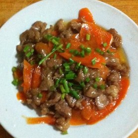红萝卜炒肉片