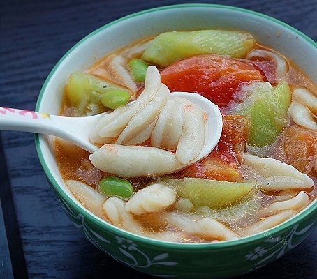 一把剪刀做美食：时令鲜蔬剪刀面
